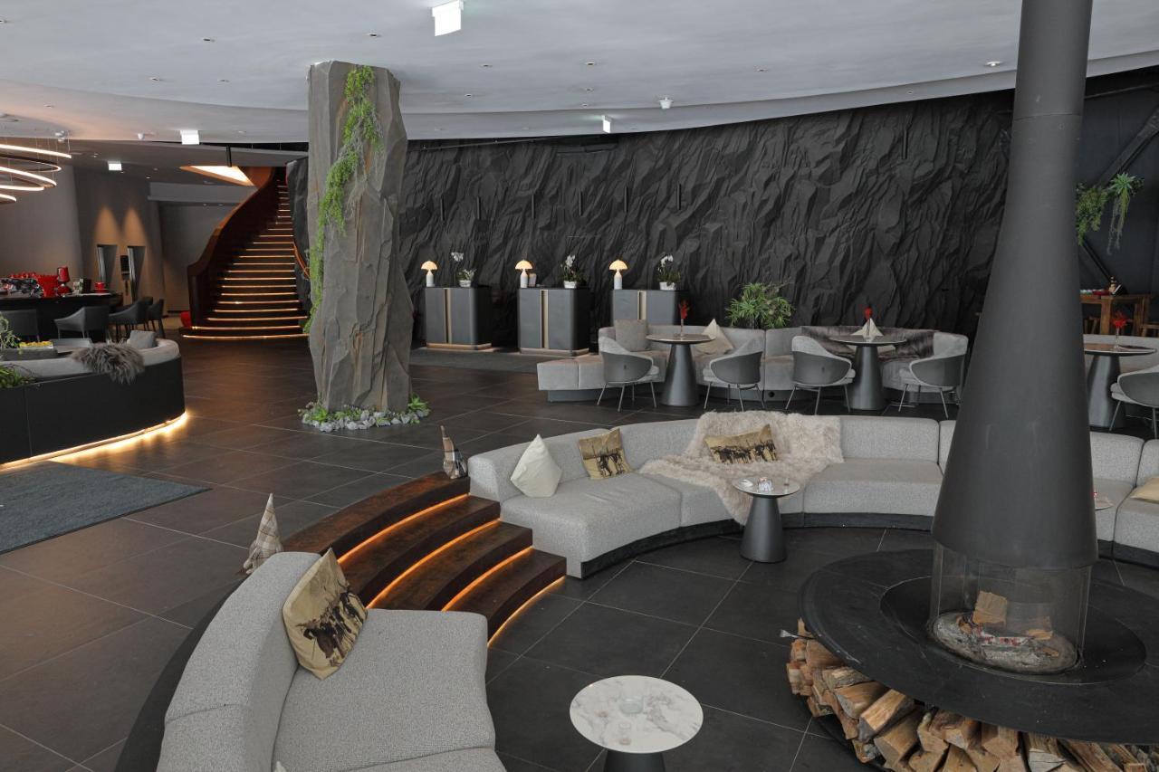 Hotel Pestera Wellness & Spa Moroeni Exterior foto