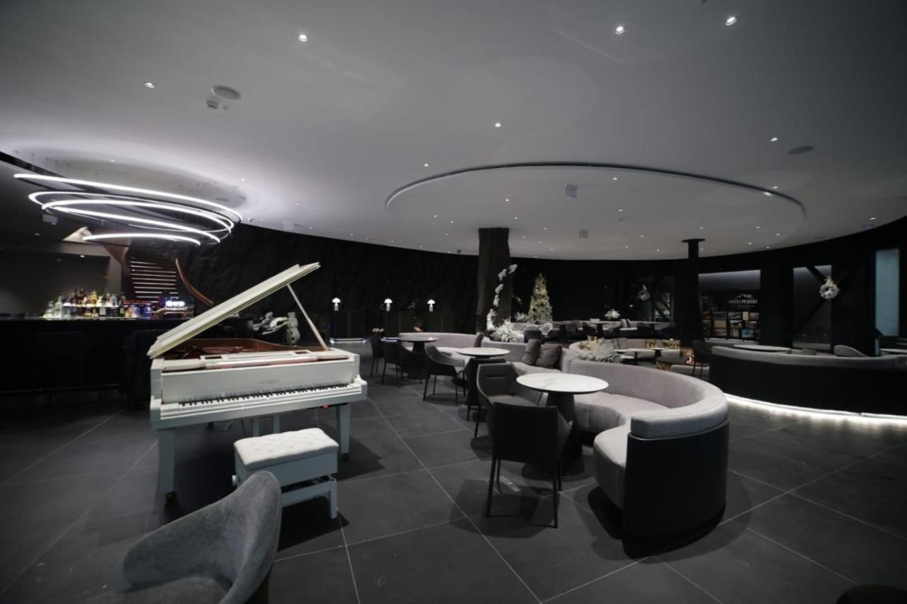 Hotel Pestera Wellness & Spa Moroeni Exterior foto