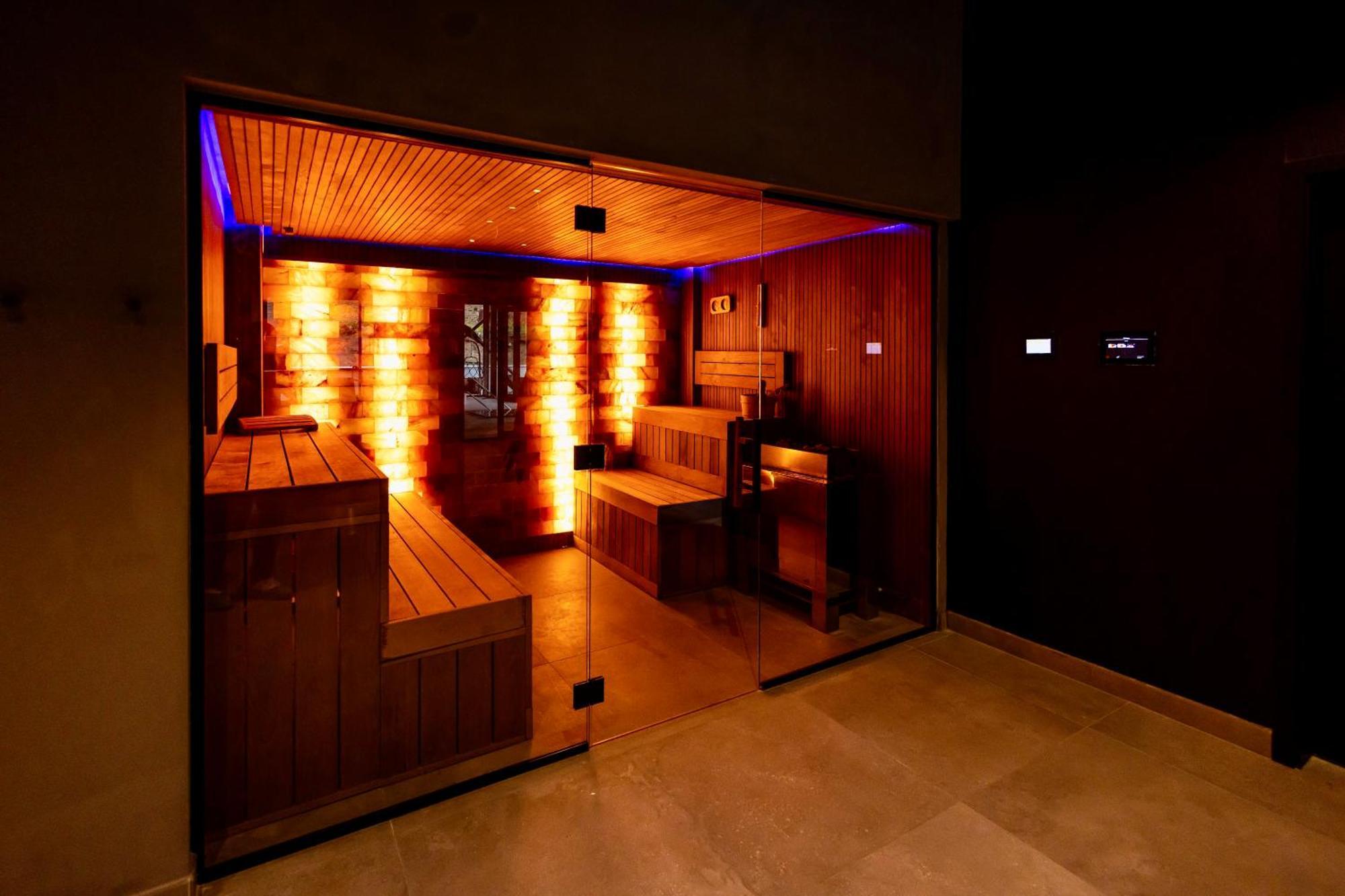 Hotel Pestera Wellness & Spa Moroeni Exterior foto