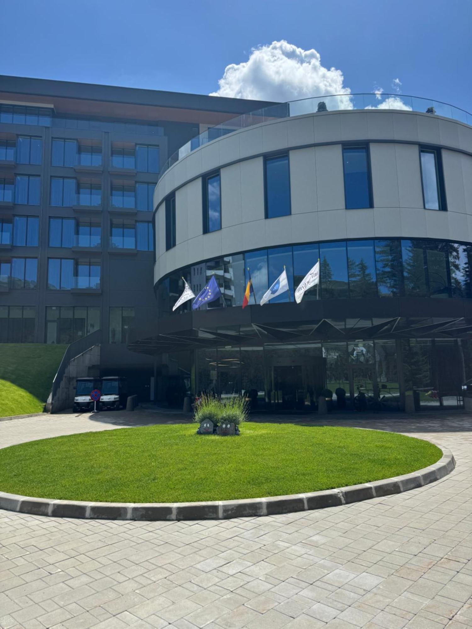 Hotel Pestera Wellness & Spa Moroeni Exterior foto