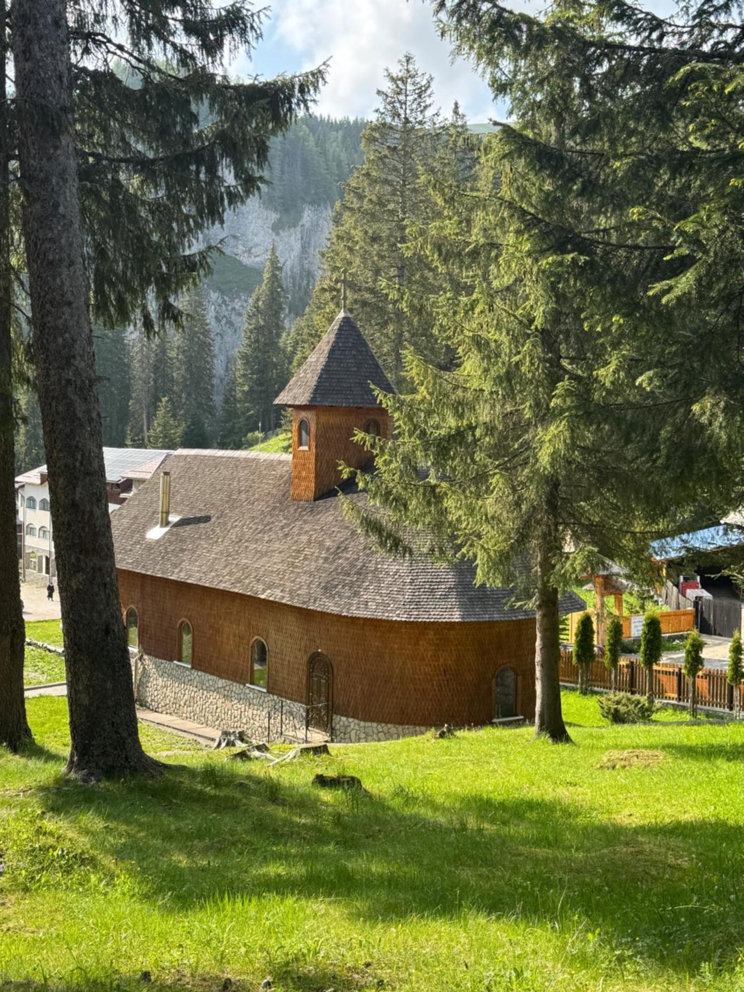 Hotel Pestera Wellness & Spa Moroeni Exterior foto