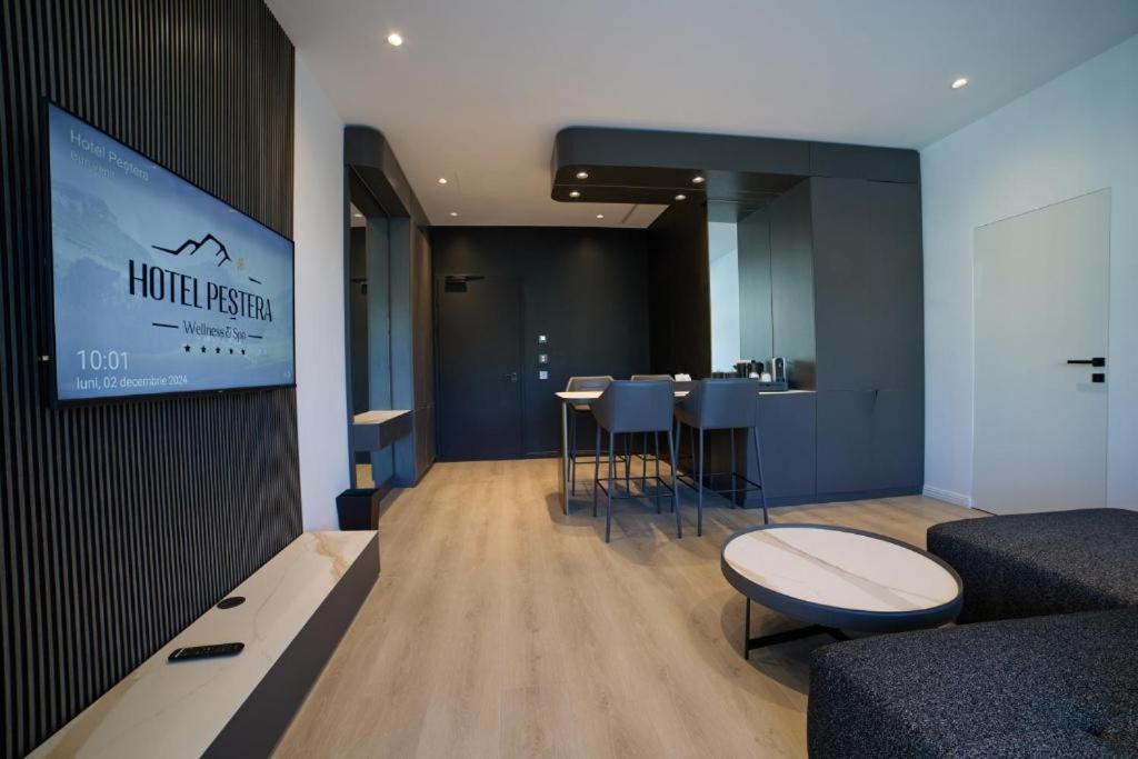 Hotel Pestera Wellness & Spa Moroeni Exterior foto
